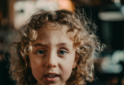 ЕПИДЕМИЈА ГЛИСТИ МЕЂУ ДЕЦОМ У СРБИЈИ Педијатар упозорава на нову пошаст поред МУТАНТ ВИРУСА! Ако је дете нервозније и не може да једе, сумњајте на ПАРАЗИТЕ