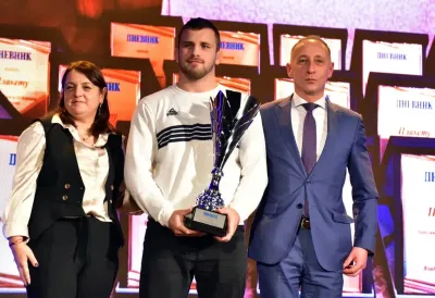 "ДНЕВНИКОВ ПРВИ ЛАУРЕАТ АЛЕКСАНДАР КОМАРОВ, СВЕТСКИ ПРВАК У РВАЊУ: Од руске школе до српског сна