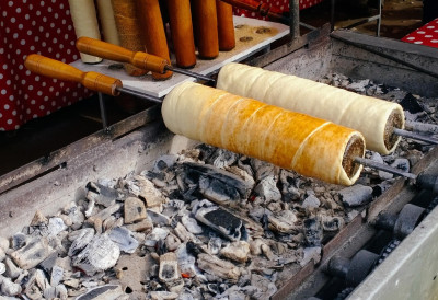 (ВИДЕО) Мирише на цимет, ванилу и орахе НАПРАВИТЕ САМИ ЧУВЕНИ КУРТОШ КОЛАЧ