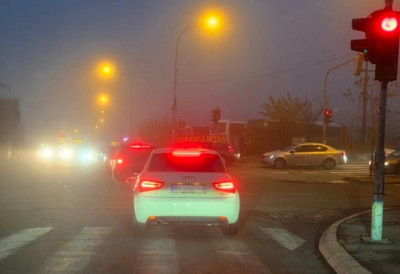 ВОЗАЧИ ОПРЕЗ! Прилагодите брзину условима на путу ГУСТА МАГЛА СМАЊИЛА ВИДЉИВОСТ