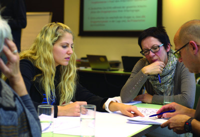 НЕ БУДИТЕ НЕПРИСТОЈНИ Овако можете прекинути некога на финији начин, а да се саговорник не увреди ТРИ НАЧИНА ДА ПРОГОВОРИТЕ “ПРЕКО РЕДА“