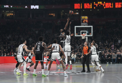 РАСУЛО ПАРТИЗАНА У ДРУГОМ ПОЛУВРЕМЕНУ: Ивановићев Виртус "згромио" црно-беле, Ареном одзвањало "Управа напоље"