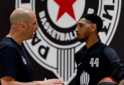 (ФОТО) ПАРТИЗАН ИМАО ПРВИ ТРЕНИНГ СА НОВИМ ТРЕНЕРОМ И ИГРАЧЕМ: Пењароја и Пејн у "Малој Арени"