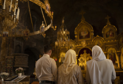 За Србе је кум више од породице ЕВО ШТА ЋЕ СНАЋИ ОНОГ КО ОДБИЈЕ КУМСТВО Последице могу бити сурове