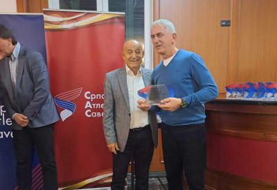 РЕКОРДИ ПАДАЈУ, НАГРАДЕ СТИЖУ Тренер и млада спринтерка из Зрењанина одушевили Србију