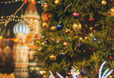 ДЕДА МРАЗ СТИГАО У МОСКВУ У оквиру новогодишњег путовања ЗА 1 ДАН прелетео свих 11 временских зона!