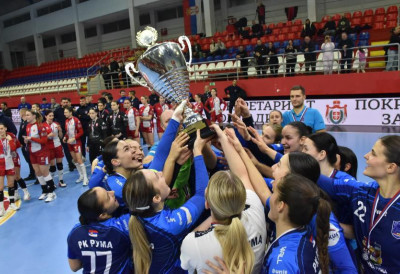 Новосађанке показале зубе, али недовољно за одлучне Сремице РУМА ОСВОЈИЛА КУП РУКОМЕТНОГ САВЕЗА ВОЈВОДИНЕ ЗА ДАМЕ