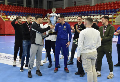 Лавови поклекли пред Новосађанима СЛАВИЈА ОСВАЈАЧ КУПА РУКОМЕТНОГ САВЕЗА ВОЈВОДИНЕ Сјајна игра Ракоције и Јовановића