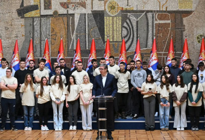 СРАМНИ НАПАДИ СТИГЛИ ИЗ ХРВАТСКЕ НАКОН ПОСЕТЕ УЧЕНИКА БЕОГРАДУ Председник Заједничког већа општине Вуковар: Нама је била част и задовољство што су нас примили патријарх српски и председник Србије