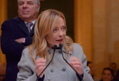 (ВИДЕО) ИТАЛИЈАНЕ САЧЕКАЛА ШОК ПРАЗНИЧНА ЧЕСТИТКА Ђорђа Мелони није била оптимистична у обраћању