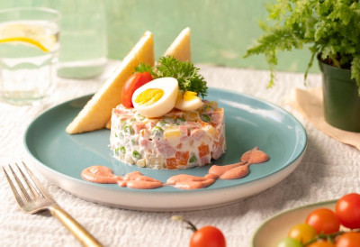 ОВАКО ЈЕ СТВАРНО ИЗГЛЕДАЛА РУСКА САЛАТА Oригинал из 1860. године нема везе са данашњом верзијом ЧАК СЕ НИЈЕ ТАКО НИ ЗВАЛА