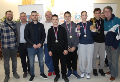 ДВОСТРУКА РАДОСТ НОВОСАЂАНА: Спуштена завеса на шаховске Клет јуниорске лиге Војводине