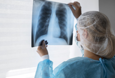 (ФОТО) У ИСТОМ ДАНУ СУ ЈОЈ ОТКРИЛИ И ИЗЛЕЧИЛИ РАК ПЛУЋА Невероватна прича са срећним крајем