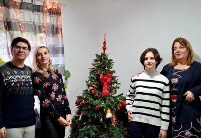 ЕМПАТИЈА НА ДЕЛУ Ученици Зрењанинске гимназије обрадовали децу из Сигурне куће