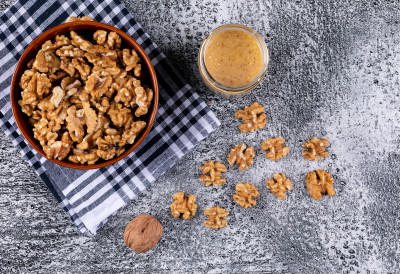 САВРШЕНО ЗА ДАНЕ ПОСТА Направите намаз од ораха и белог лука