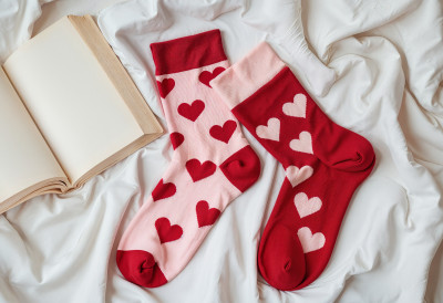 НИКАДА НЕ ОСТАВЉАЈТЕ ЧАРАПЕ ПОРЕД КРЕВЕТА Фенг шуи објашњава како то утиче на вашу енергију и сан