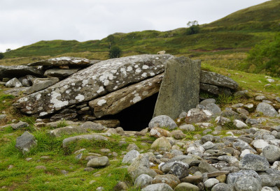 ХОРОР У ИРСКОЈ, ПРОНАЂЕНА ЈОШ ЈЕДНА ГРОБНИЦА НОВОРОЂЕНЧАДИ Ко је сахрањивао бебе у ДОМУ ЗА МАЈКЕ
