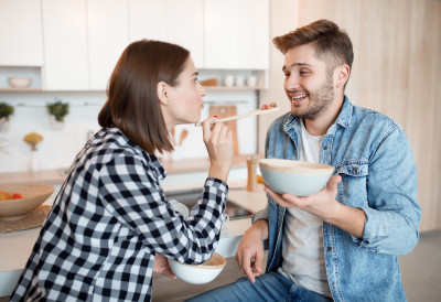 ПРИПРЕМИЛА МУЖУ ПАСУЉ СА СЛАНИНОМ, АЛИ ДОДАЛА И ОТРОВА Он завршио у коми, она иза решетака