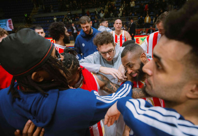 (ВИДЕО) У ПРЕПУНОЈ АРЕНИ ЦРВЕНА ЗВЕЗДА ИГРА СА ВИРТУСОМ: Хала се испунила још сат времена пре почетка утакмице