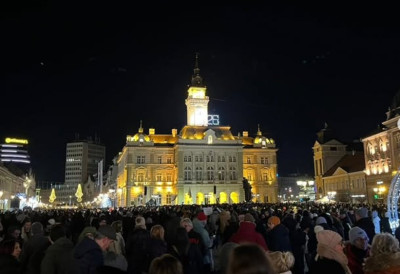 Протест студената и грађана који их подржавају на новосадском Тргу слободе: ГДЕ СУ БЕОГРАДСКИ СТУДЕНТИ?