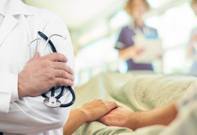 БОЛНИЦЕ У СРБИЈИ ПУНЕ, МОЖДАНИ УДАРИ И ИНФАРКТИ КОСЕ СВЕ Умире се у року од три дана, а ево које групе су најризичније ОВО СУ СИМПТОМИ НА КОЈЕ НЕ ТРЕБА ИГНОРИСАТИ