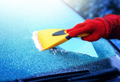 НЕМАЧКИ МАЈСТОРИ ОТКРИВАЈУ АУТОМЕХАНИЧАРСКИ ТРИК ЗА ЛЕДЕНЕ НОЋИ: Ове две ствари зими увек држите у колима