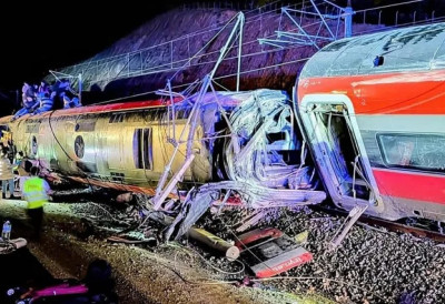 ДРАМАТИЧНЕ СЛИКЕ: У судару возова седморо мртвих, најмање 100 повређених