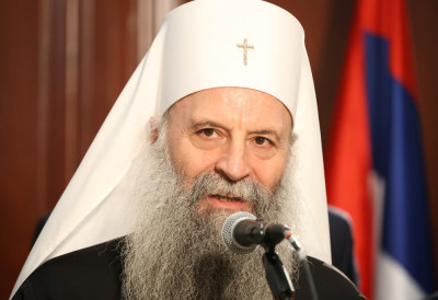 ПАТРИЈАРХ СРПСКИ ПОРФИРИЈЕ БОГОСЛУЖИО У КАМЕНДОЛУ И ОСВЕШТАО ТЕМЕЉЕ ПАРОХИЈСКОГ ДОМА  Човек без вере у Бога не може да постигне мир