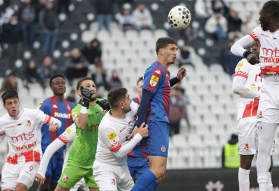 КИКС ЛИДЕРА: Црно-бели бледи против Радничког, Нишлије с десеторицом одолеле Партизану