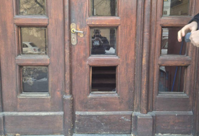 РАСВЕТЉЕН НОЋНИ НАПАД НА ПАТРИЈАРШИЈУ Полиција поднела кривичну пријаву због оштећења објекта СПЦ, ево ко је осумњичен