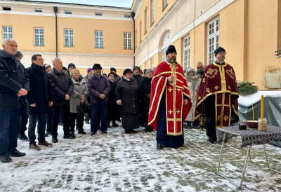 СЕЋАЊЕ НА КРВАВИ ЈАНУАР У БАНАТУ Помен крај Зида плача у Кикинди