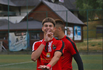 ПЕРСПЕКТИВНИ ФУДБАЛЕР КАБЕЛА ИВАН СТОЈШИЋ НА ПРИПРЕМАМА ПРВОГ ТИМА: Рад са сениорима додатна мотивација