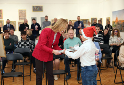 ГРАД ВРШАЦ ПОМАЖЕ МАЛИШАНЕ Дарови за децу у Дому „Вера Радивојевић”