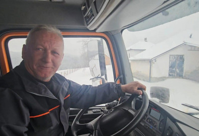 ДОК СРБИЈА СПАВА, ОН КРЕЋЕ У 5 УЈУТРУ За многа планинска домаћинства и усамљене старачке куће, Жељко је једина веза са светом