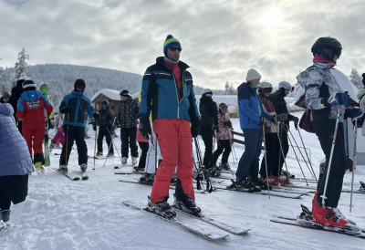 НА ЗЛАТИБОРУ ВРИ ОД ТУРИСТА, ТОРНИК ПУН СКИЈАША Шестоседна жичара, ски лифт и траке за почетнике за зимску идилу