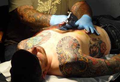 (ФОТО) ТЕТОВАЖА МУ ЗАГОРЧАЛА ЖИВОТ Након четири месеца изгубио косу, знојење и завршио каријеру ЕВО ШТА МУ ЈЕ УНИШТИЛО ЗДРАВЉЕ