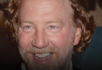 ГЛУМАЦ ОПТУЖЕН ДА СЕ ПРЕВИШЕ „ЗБЛИЖИО“ С ДЕЧАЦИМА на снимању серије! Предао се полицији! Након СТРАВИЧНИХ оптужби, огласио се снимком (ВИДЕО)