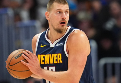 НИКОЛА ЈОКИЋ ПОНОВО НА ТЕРЕНУ! Србин ипак у трци за МВП титулу?! (ВИДЕО)