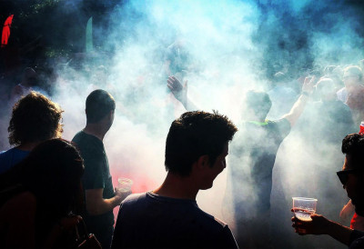 ЗА БРУТАЛАН НАПАД НА НАВИЈАЧЕ ЗВЕЗДЕ Навијачима Торциде ће се судити за покушај убиства? Тукли су и жене и децу БИЛО ИХ ЈЕ ОКО 100