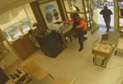 УХАПШЕНА ДВА ЧЛАНА "ПИНК ПАНТЕРА" Српска "ружичаста банда" поново на мети Интерпола ПЉАЧКА КАО ИЗ ХОЛИВУДСКОГ ТРИЛЕРА, ДИЈАМАНТЕ САКРИЛИ У КРЕМИ