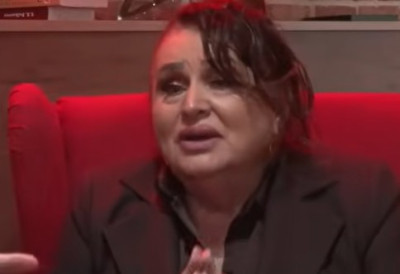 ПОКРАДЕНА ДР НАДА МАЦУРА, БРЗОМ АКЦИЈОМ ПОЛИЦИЈЕ УХАПШЕН ЖЕНСКИ ДВОЈАЦ Две жене одмах почеле да троше новац ШОКАНТНИ ДЕТАЉИ ПЉАЧКЕ