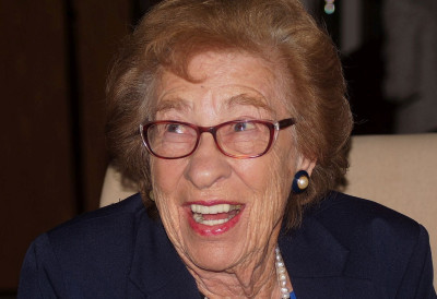 У 96. ГОДИНИ ПРЕМИНУЛА ПОЛУСЕСТРА АНЕ ФРАНК: Ева Шлос је преживела АУШВИЦ, УМРЛА У ЛОНДОНУ, ОГЛАСИО СЕ И КРАЉ ЧАРЛС