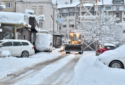 Снег и киша ће се ледити на путу! ХИТАН АПЕЛ ПУТЕВА СРБИЈЕ: Возачи, без ОВОГА не крећите на пут!