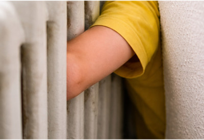 Реаговало чак 8 ватрогасаца! ДЕТЕ ЗАГЛАВИЛО РУКУ ИЗМЕЂУ РАДИЈАТОРА И ЗИДА Паника у београдској школи!