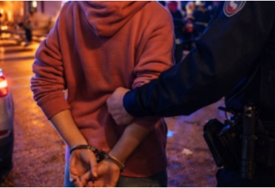 ТИНЕЈЏЕРКА (15) ПОДМЕТНУЛА ПОЖАР У ДВА СТАМБЕНА ОБЈЕКТА Штета најмање 100.000 евра ЈЕДНА ЖЕНА ПОВРЕЂЕНА