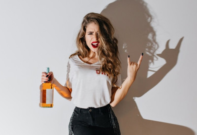 Пијана Рускиња и њен сапутник изазвали потпуни хаос у „Порину” НА ОБЕЗБЕЂЕЊЕ НАСРНУЛА 30 ЦМ ДУГОМ ИГРАЧКОМ ЗА ОДРАСЛЕ