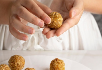 НАПРАВИТЕ ХРСКАВУ МАГИЈУ ОД КИКИРИКИЈА И СМОКИЈА Ове слане куглице биће право откриће за славу Светог Јована