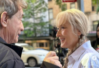 „Као тинејџерка поново заљубљена“ МЕРИЛ СТРИП (76) НА КОРАК ДО ВЕНЧАЊА! Гласине уздрмале Холивуд (ФОТО,ВИДЕО)