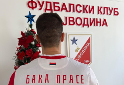 (ФОТО) БAKA ПРАСЕ НОВИ ПРОМОТЕР ФК ВОЈВОДИНЕ! Дресови са његовим надимком и бројем „69“ СУ У ПРОДАЈИ Збиљић: Добијамо силне мејлове, ХИЉАДЕ ЉУДИ шаље подршку