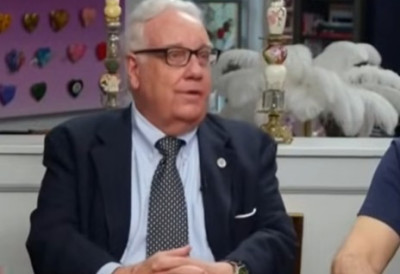 ЕВО КАКО ЋЕ ДЕЦА ЛЕГЕНДАРНОГ ВОРЕНА БАФЕТА ДЕЛИТИ 150 МИЛИЈАРДИ! Тата дао жесток  ултиматум а све паре иду у хуманитарне сврхе!